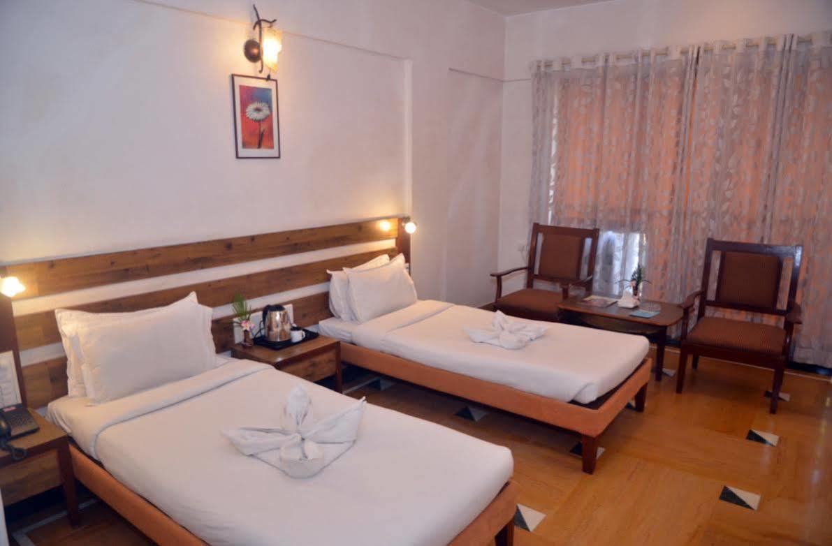 Hotel Sapphire Lonavla Exterior foto